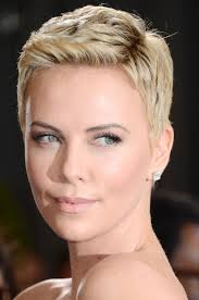 charlize theron capelli e make up