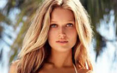 toni garrn capello lungo