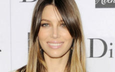 Jessica Biel splashlights