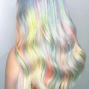 Holographic hair: il nuovo trend per capelli da fata