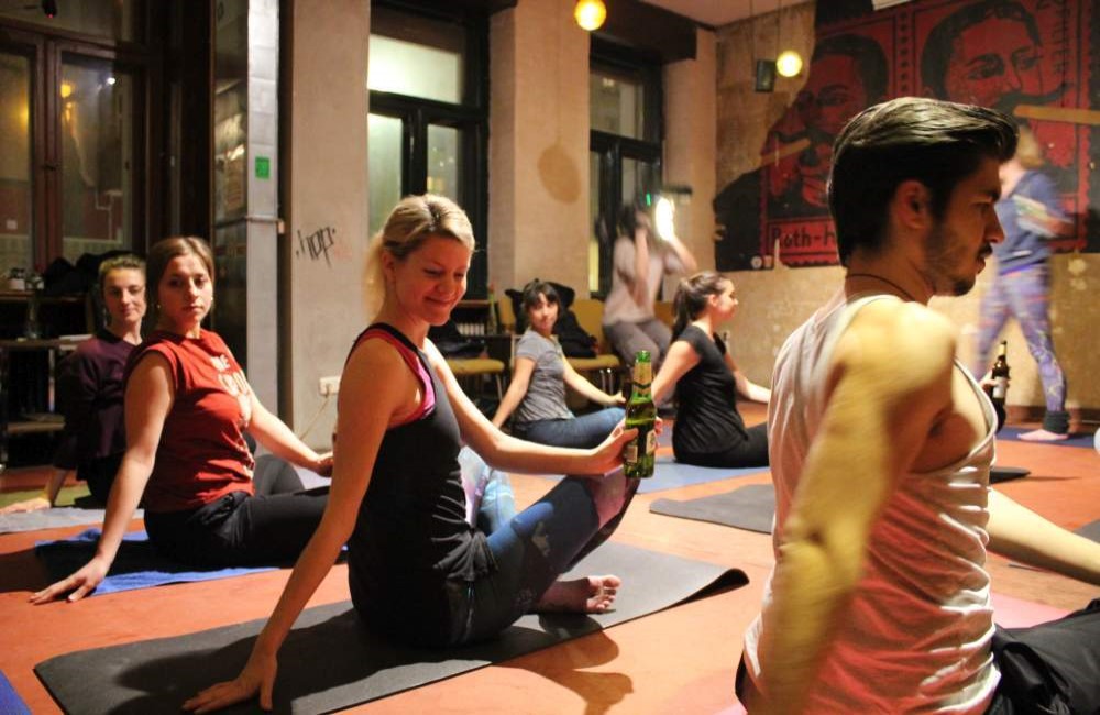 BierYoga la nuova frontiera dello yoga in compagnia di una buona birra 